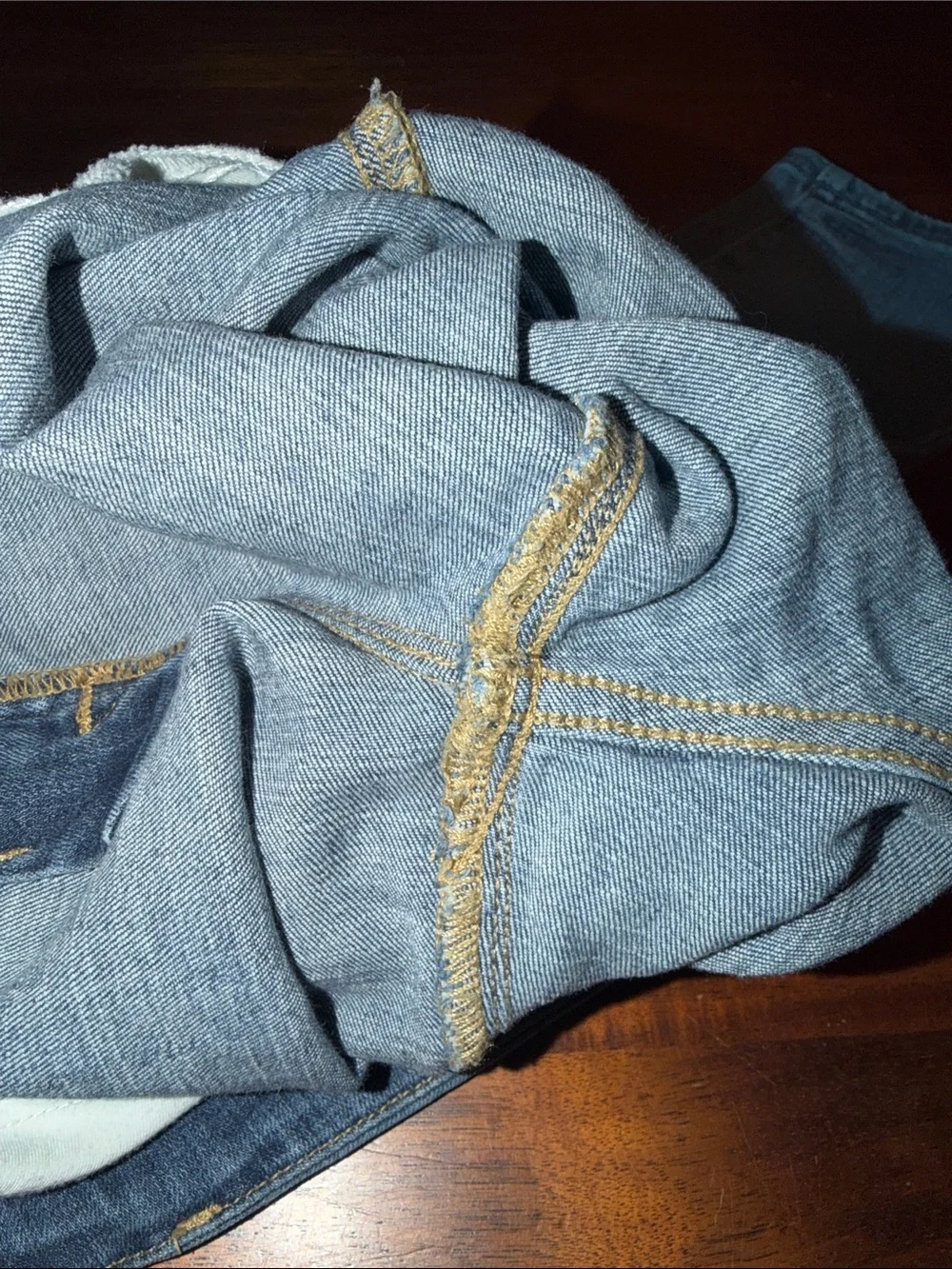 Good American Ladies Good Legs Crop jeans. Size 4/27. Medium Blue wash.